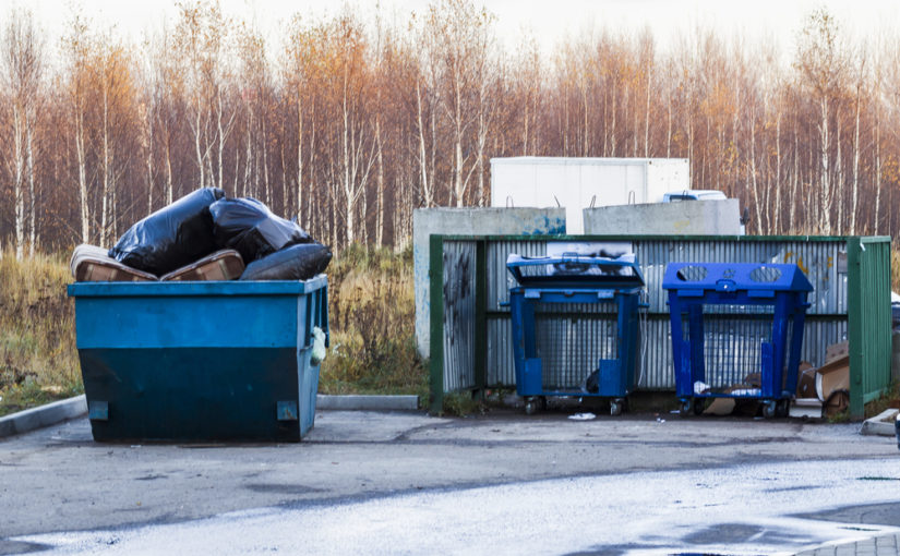 Kontenery na śmieci i gruz – jak skutecznie porządkować odpady?